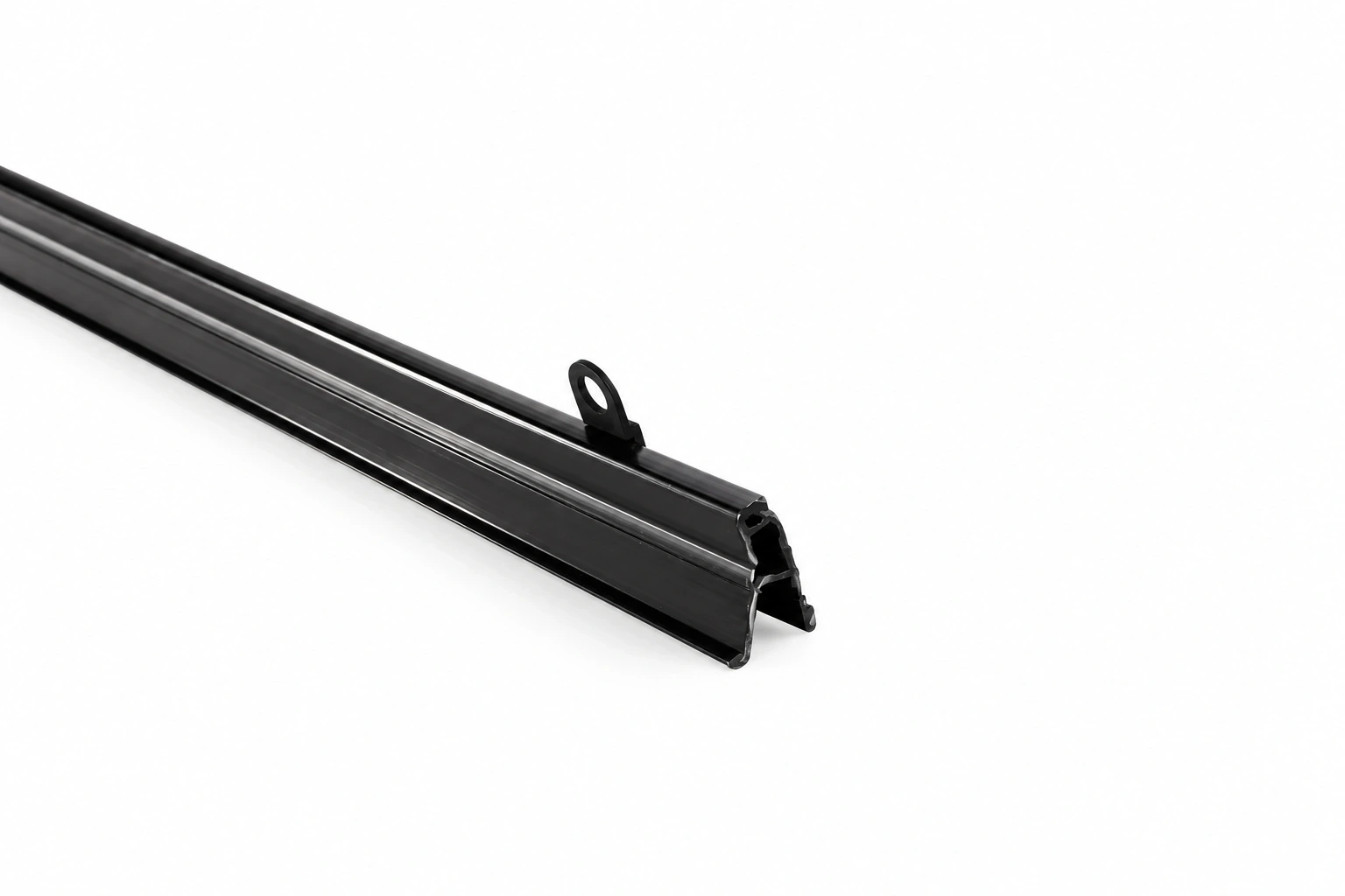 Extruded ceiling hanging system snap frame