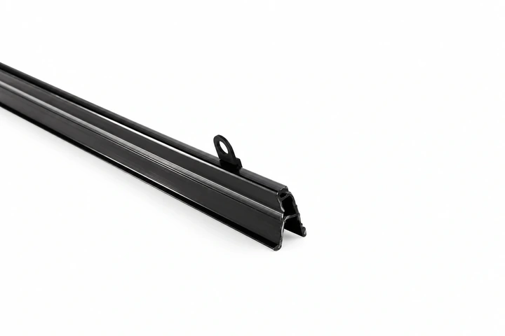 Extruded ceiling hanging system snap frame